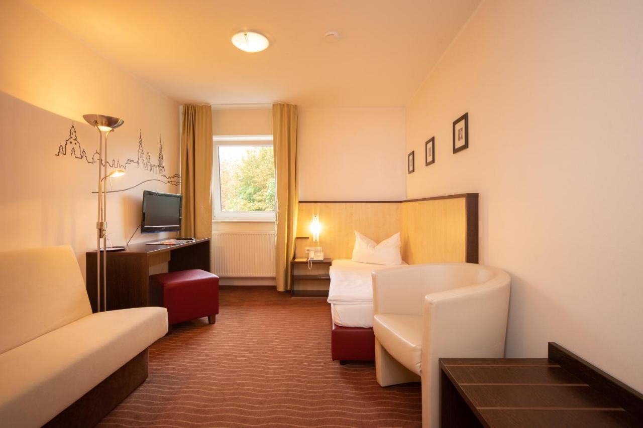 Bergwirtschaft Wilder Mann Hotel Und Restaurant Dresden Exteriör bild